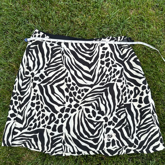 Black pattern Terry Women's Cycling Skort with Attached Padded Shorts. Size L. - Picture 4 of 4